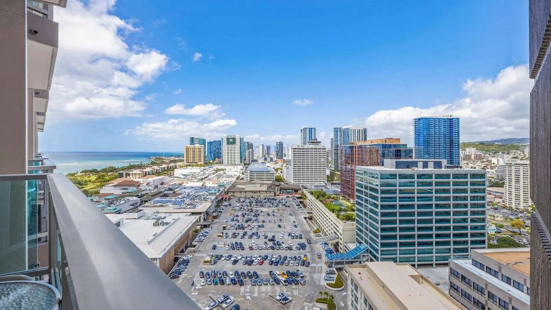 Studio With Partial Ocean View & Balcony Unit 1901 Гонолулу США